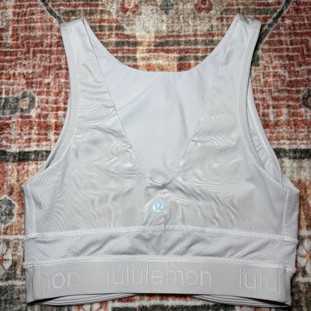 Lululemon High Neck Sports Bra – Size 0 – Light Gray – Good Condition